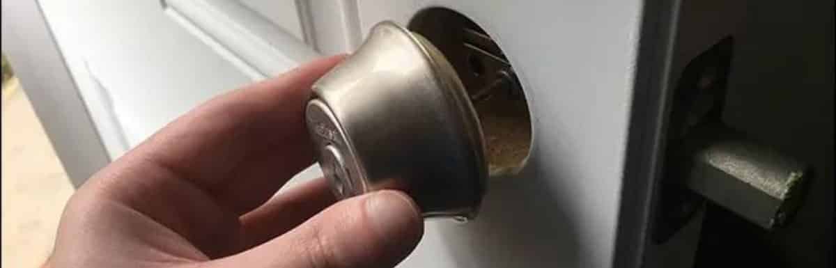 How To Remove A Kwikset Deadbolt Lock Without Screws
