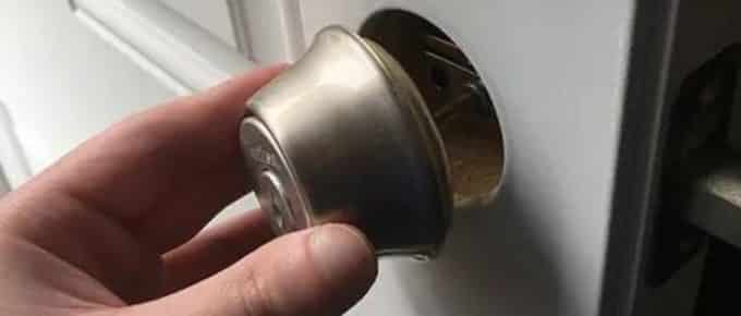 How To Remove A Kwikset Deadbolt Lock Without Screws?
