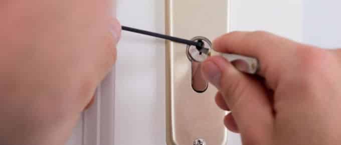 How To Pick A Deadbolt Lock With Bobby Pins