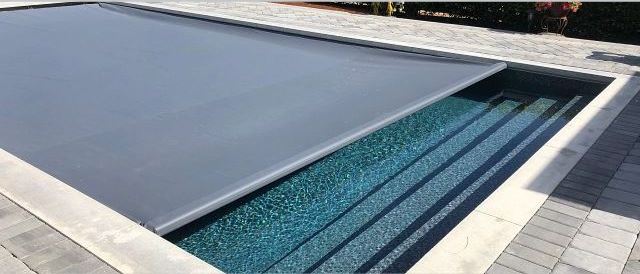  Automatic Pool Cover