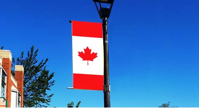 Steps to hang a Canadian flag vertically